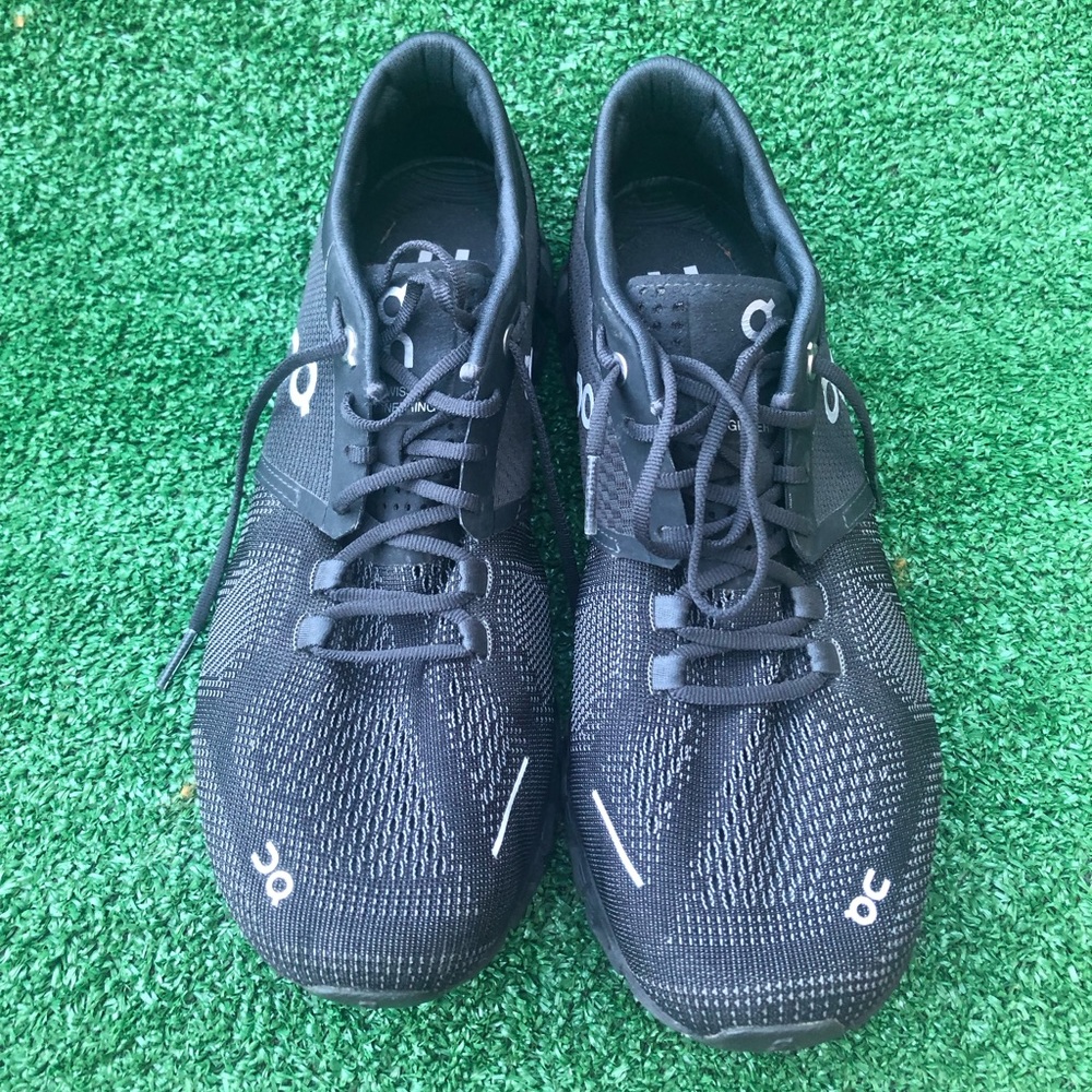 UQ On Cloud Women’s Running Sneakers Sz 8.5